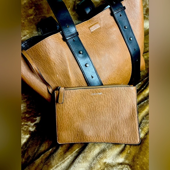 Calvin Klein Large Leather Jean Belted Tote with Clutch 👜✨ - Picture 5 of 14
